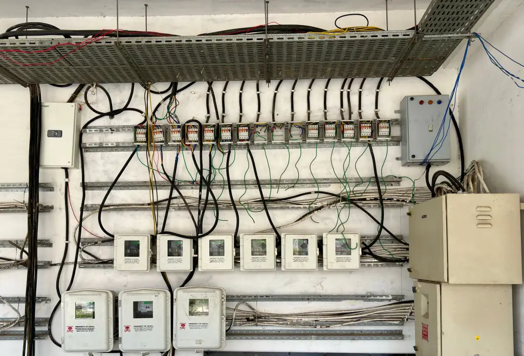 交流接触器与热继电器在工厂配电系统中的常见故障及排查方法正文配图 1